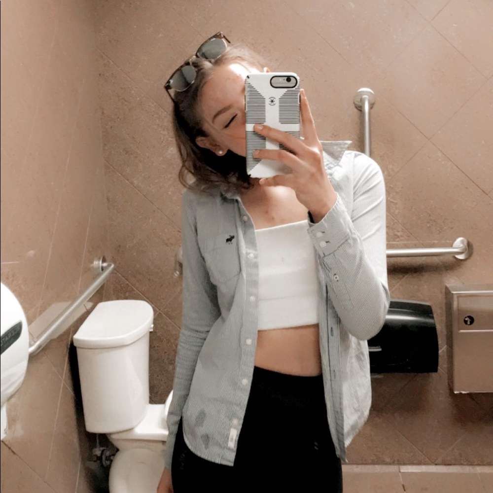 Button down - Picture 3 of 3